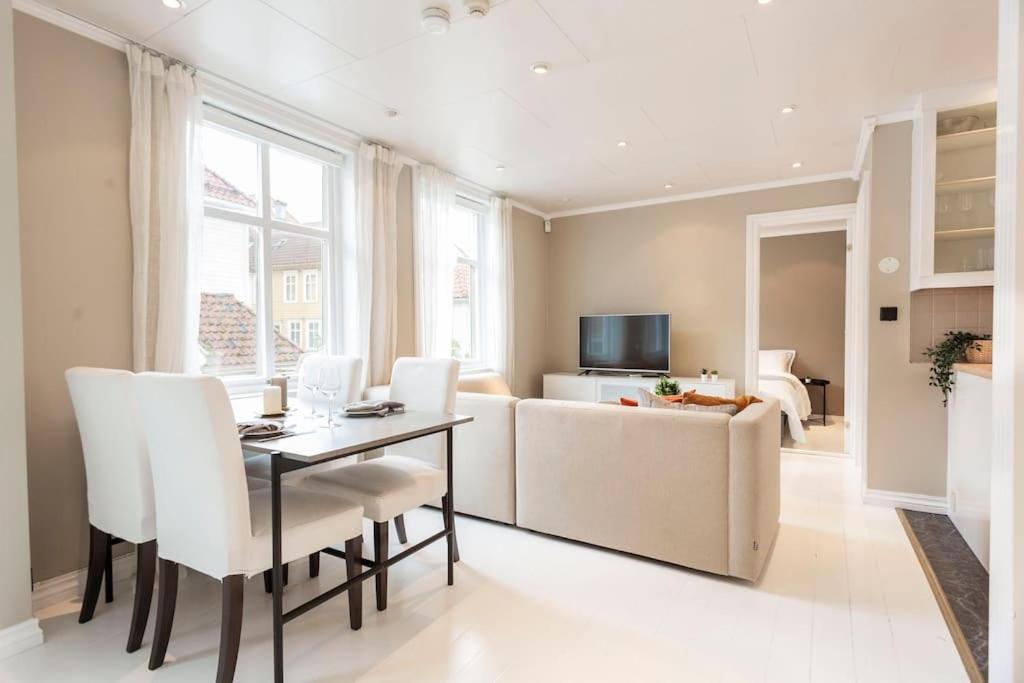 New! Modern Top Floor Apartment In Historic Area! Bergen Exterior photo