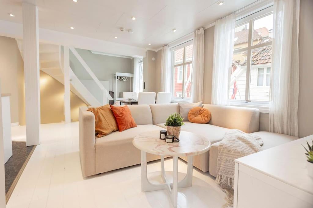 New! Modern Top Floor Apartment In Historic Area! Bergen Exterior photo